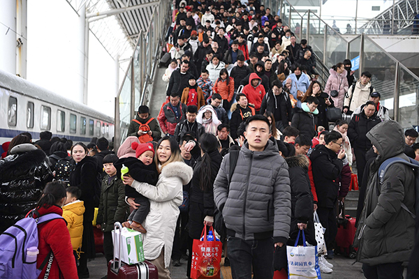 元旦出行客流以短途旅游为主，全国铁路今日加开客车342列