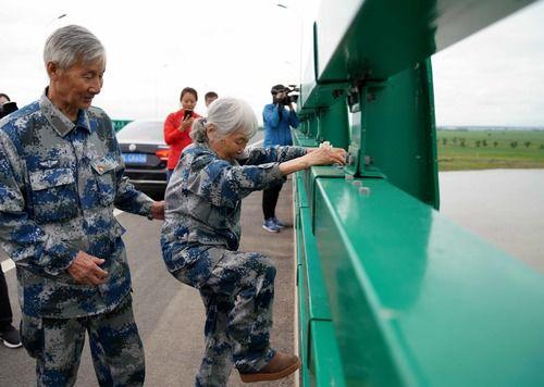 一名游客在湖南衡阳乘滑翔伞时坠落，医院：游客和教练身亡