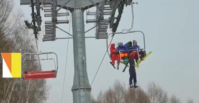 张家口一游客从云顶滑雪场缆车高空坠落知情人：疑似未关好缆车护栏