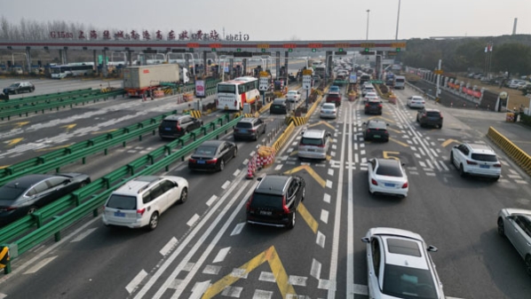 上海交警：春运节前出行高峰预计在1月25日前后，约100万人次/日