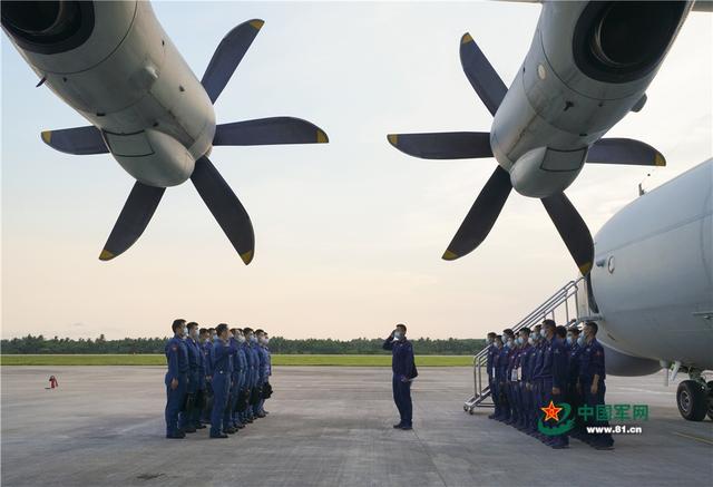 南部战区位南海海域组织联合海空战巡