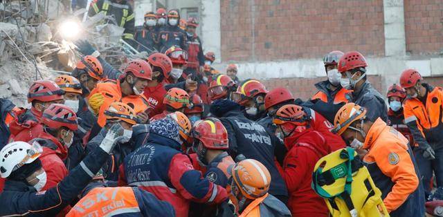 土耳其滑雪酒店大火致76人遇难，外交部：感到痛心，深切哀悼