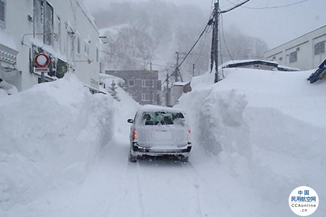 日本北海道多地出现创纪录降雪