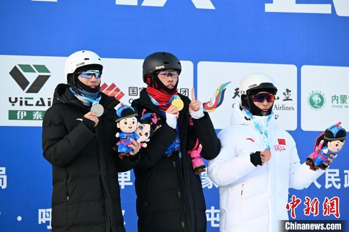 第13金！中国选手李心鹏夺得亚冬会自由式滑雪男子空中技巧金牌