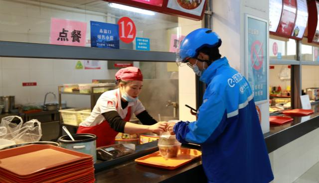 预制菜年夜饭卖爆？经济日报：端上更多百姓餐桌还需加点火候